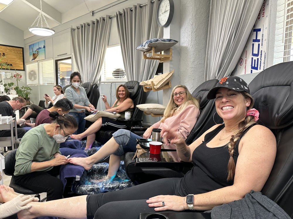 Tippi Toes Nails Salon Logo