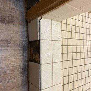 Days Inn by Wyndham Butte - missing tiles in shower - Hotels Near Me - Butte, Montana