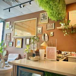 Kaafi - Interior wall & pick up counter