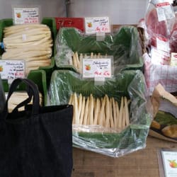 Obststand Brunckhorst - Etwas Spargel gibt es auch noch.