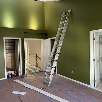 Los Medina Cleaning Services - Pre-cleaning but don't let the floor covering fool you. You can even see all the dust by the door. - Home Cleaning Near Me Los Medina Cleaning Services - Pre-cleaning but don't let the floor covering fool you. You can even see all the dust by the door. - Home Cleaning Near Me