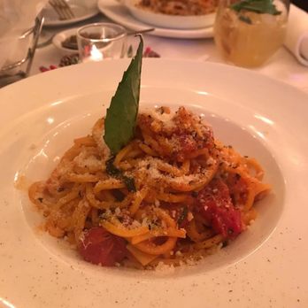 Il Corso - Spaghetti with tomato sauce and basil - Italian Near Me - New York, New York Il Corso - Spaghetti with tomato sauce and basil - Italian Near Me - New York, New York