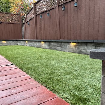 New Era Design - "So Natural 95" artificial turf and Melville retaining wall with lighting - Landscape Architects or Designers Near Me