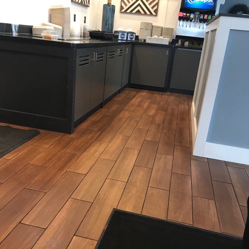 Hampton Gyro and Grill - Drink area - American Near Me - Hampton Bays, New York