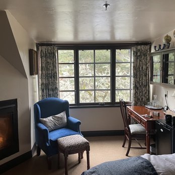 Benbow Inn Restaurant - a bedroom with a fireplace - Diners Near Me - Garberville, California