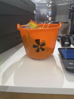 Bloomingdale's by null