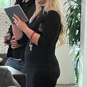 Blue Ridge Kitchen - Extremely rude lady who greeted me and my boyfriend with unnecessary attitude and looks - Southern Near Me - Sebastopol, California