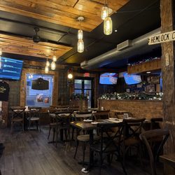 The Front Porch - Dining area