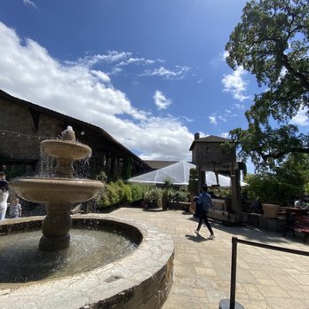 V Sattui Winery - Winery fountain - Wineries Near Me - Saint Helena, California V Sattui Winery - Winery fountain - Wineries Near Me - Saint Helena, California