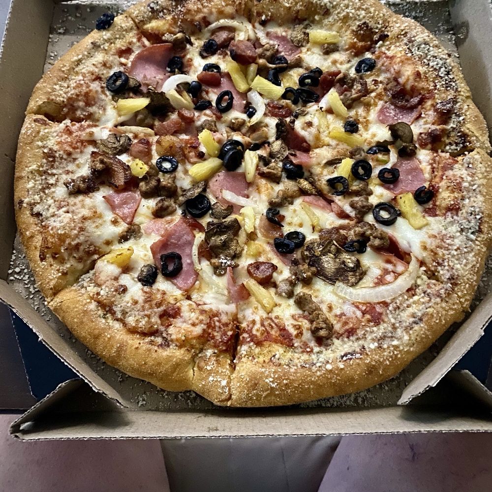 Domino's Pizza - Medium pizza with Parmesan crust - 7 toppings - Pizza Near Me - Edgewater, Maryland
