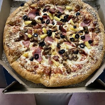 Domino's Pizza - Medium pizza with Parmesan crust - 7 toppings - Pizza Near Me - Edgewater, Maryland Domino's Pizza - Medium pizza with Parmesan crust - 7 toppings - Pizza Near Me - Edgewater, Maryland