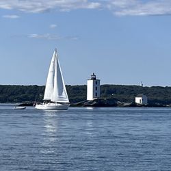 East Bay Boat Tours - Dutch Island lighthouse
