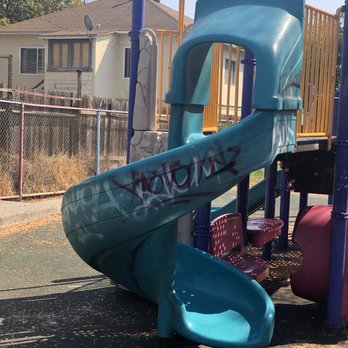 Cesar E Chavez Park - Plaugrouns - Playgrounds Near Me - Oakland, California Cesar E Chavez Park - Plaugrouns - Playgrounds Near Me - Oakland, California