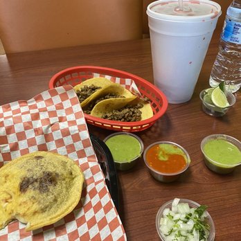 Taqueria El Alacran - Salsas and agua de horchata - Mexican Near Me - Ocoee, Florida