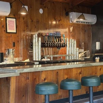 Wonderland Pizzeria - The bar - Pizza Near Me - Monte Rio, California
