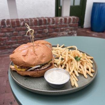 Pewa - Classic Cheeseburger - Coffee & Tea Near Me - Honolulu, Hawaii