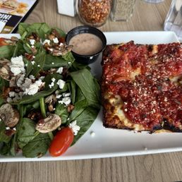Mini Mia - Detroit Style Spinach & goat cheese salad Mini Mia - Detroit Style Spinach & goat cheese salad