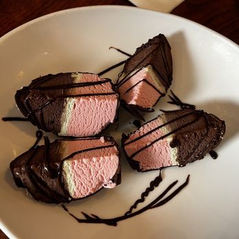 Manny's Barzzeria - Yummy dessert - Pizza Near Me - Isleton, California