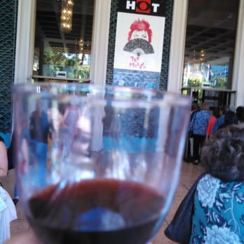 Hawaii Opera Theatre - Glass of wine before a performance of the Makado - Performing Arts Near Me - Honolulu, Hawaii Hawaii Opera Theatre - Glass of wine before a performance of the Makado - Performing Arts Near Me - Honolulu, Hawaii