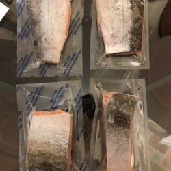 Vital Choice Seafoods - 2 Vital choice wild salmon on right 2 BJ's wild salon on left.. Which filets are 6oz? BJ's is 4oz..Vital Choice is 6oz Really VC? 6oz?