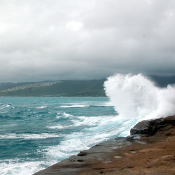 China Walls - The waves can get pretty crazy at high tide. - Beaches Near Me - Honolulu, Hawaii China Walls - The waves can get pretty crazy at high tide. - Beaches Near Me - Honolulu, Hawaii