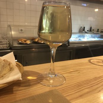 Pedro dos Frangos - White wine they fill it up! Yes! - Portuguese Near Me - Porto, 13