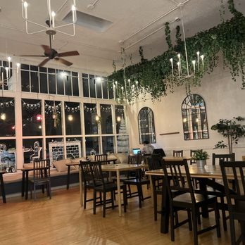 CrackleMi - a dining room with a ceiling fan - Vietnamese Near Me - Seattle, Washington CrackleMi - a dining room with a ceiling fan - Vietnamese Near Me - Seattle, Washington