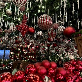 Roosevelt's - Christmas decor - Gastropubs Near Me - Tulsa, Oklahoma