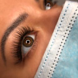 Bryanna Michelles All things lashes and skin - This is a hybrid set.
