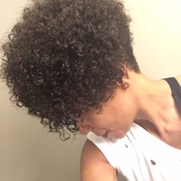 Asymmetrical bob on very curly hair Asymmetrical bob on very curly hair