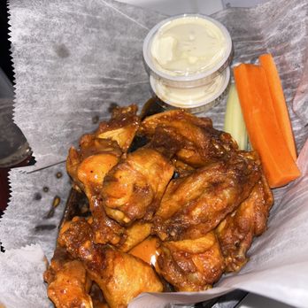 Thirsty Buffalo - Medium Wings - Sports Bars Near Me - Buffalo, New York