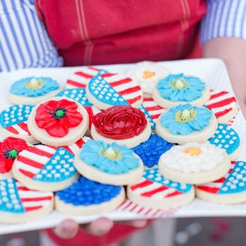 Must Love Frosting - Cookies for American Flowers week Celebration - Cupcakes Near Me Must Love Frosting - Cookies for American Flowers week Celebration - Cupcakes Near Me