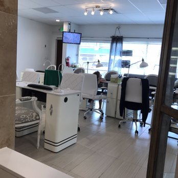 Snow White Beauty Studio - Beautiful interior. Calming and relaxing. - Nail Salons Near Me - Aurora, Colorado Snow White Beauty Studio - Beautiful interior. Calming and relaxing. - Nail Salons Near Me - Aurora, Colorado