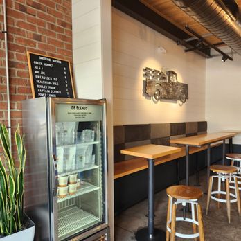 Green Brothers Juice - Seating area - Juice Bars & Smoothies Near Me - Charlotte, North Carolina Green Brothers Juice - Seating area - Juice Bars & Smoothies Near Me - Charlotte, North Carolina