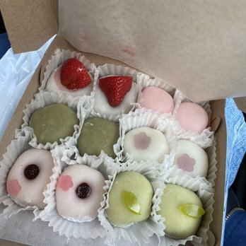 Fugetsu-Do - Candy Stores Near Me - Los Angeles, California