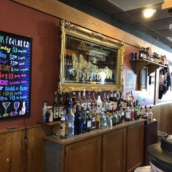 Buzz's BBQ & Steakhouse - The bar - Barbeque Near Me - Nevada, Missouri