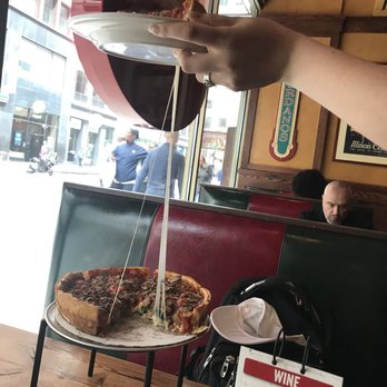 Giordano's - Pizza Near Me - Chicago, Illinois