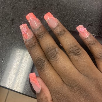 Q Nails - tara ate my nails up once again!! - Nail Salons Near Me - Knoxville, Tennessee