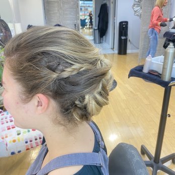 M’Lea’s Grove Park Salon - Side profile of braids - Hair Stylists Near Me - Memphis, Tennessee M’Lea’s Grove Park Salon - Side profile of braids - Hair Stylists Near Me - Memphis, Tennessee