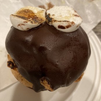 Beard Papa's - S'mores cream puff - Desserts Near Me - Los Angeles, California Beard Papa's - S'mores cream puff - Desserts Near Me - Los Angeles, California