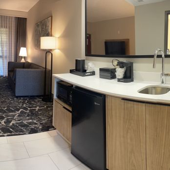 Embassy Suites by Hilton Hampton Convention Center - Clean and remodeled - Hotels Near Me - Hampton, Virginia Embassy Suites by Hilton Hampton Convention Center - Clean and remodeled - Hotels Near Me - Hampton, Virginia
