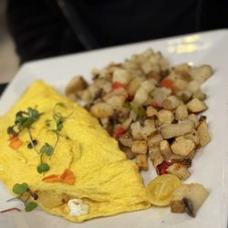Spade And Spatula - Mountain GOAT omelette with breakfast potatoes