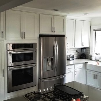 Kitchen Concepts NW - White shaker kitchen in Portland, Oregon. Premium construction: all plywood, hardwood dovetail drawers, solid wood doors. - General Contractors Near Me - Portland, Oregon