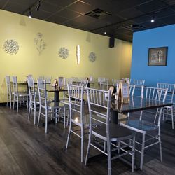 Pupillo’s Wicked Chicken Cafe - The dining room.