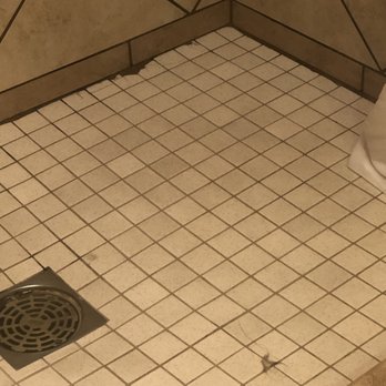Red Lion Hotel Redding - Shower with hair all from last guest... - Hotels Near Me - Redding, California