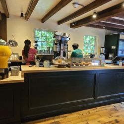 C'est La Vie Bistro - The coffee and baked station