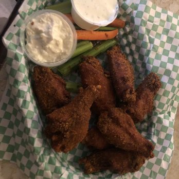 Casper's and Runyon's Nook - Nookie Wings - Dive Bars Near Me - Saint Paul, Minnesota