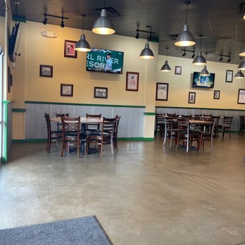 Wingstop - Dining area - Chicken Wings Near Me - Independence, Missouri