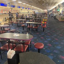 Grand Blanc Lanes - An empty bowling alley on a Saturday night