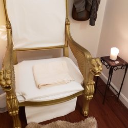 Empress Life Beauty Lounge - The Yoni chair